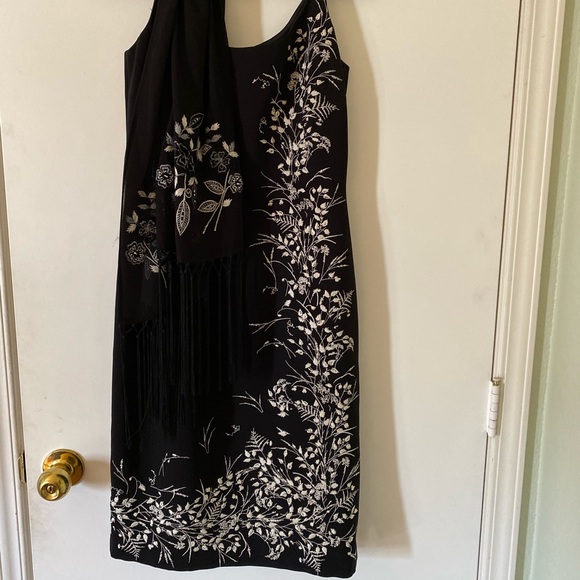 Maggy London Dresses & Skirts - Maggy London Cocktail Dress with Scarf